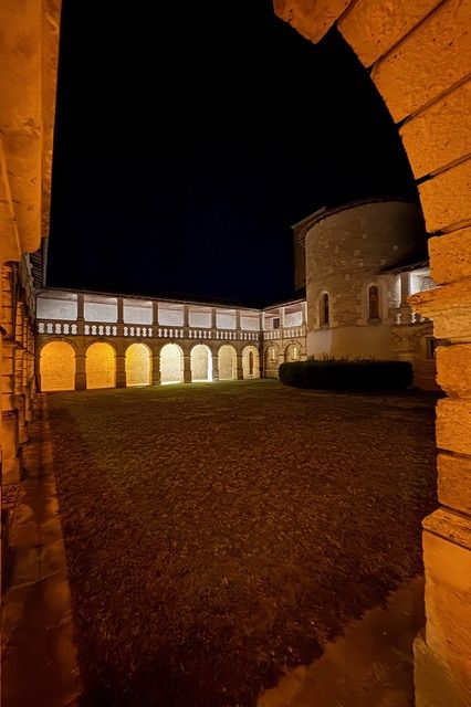 Cloître de Chalais