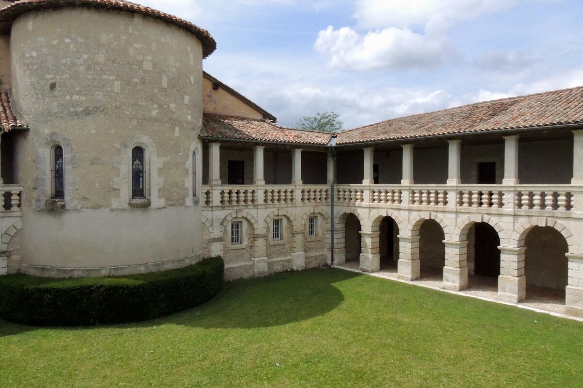 Cour intérieure du Cloître de Chalais